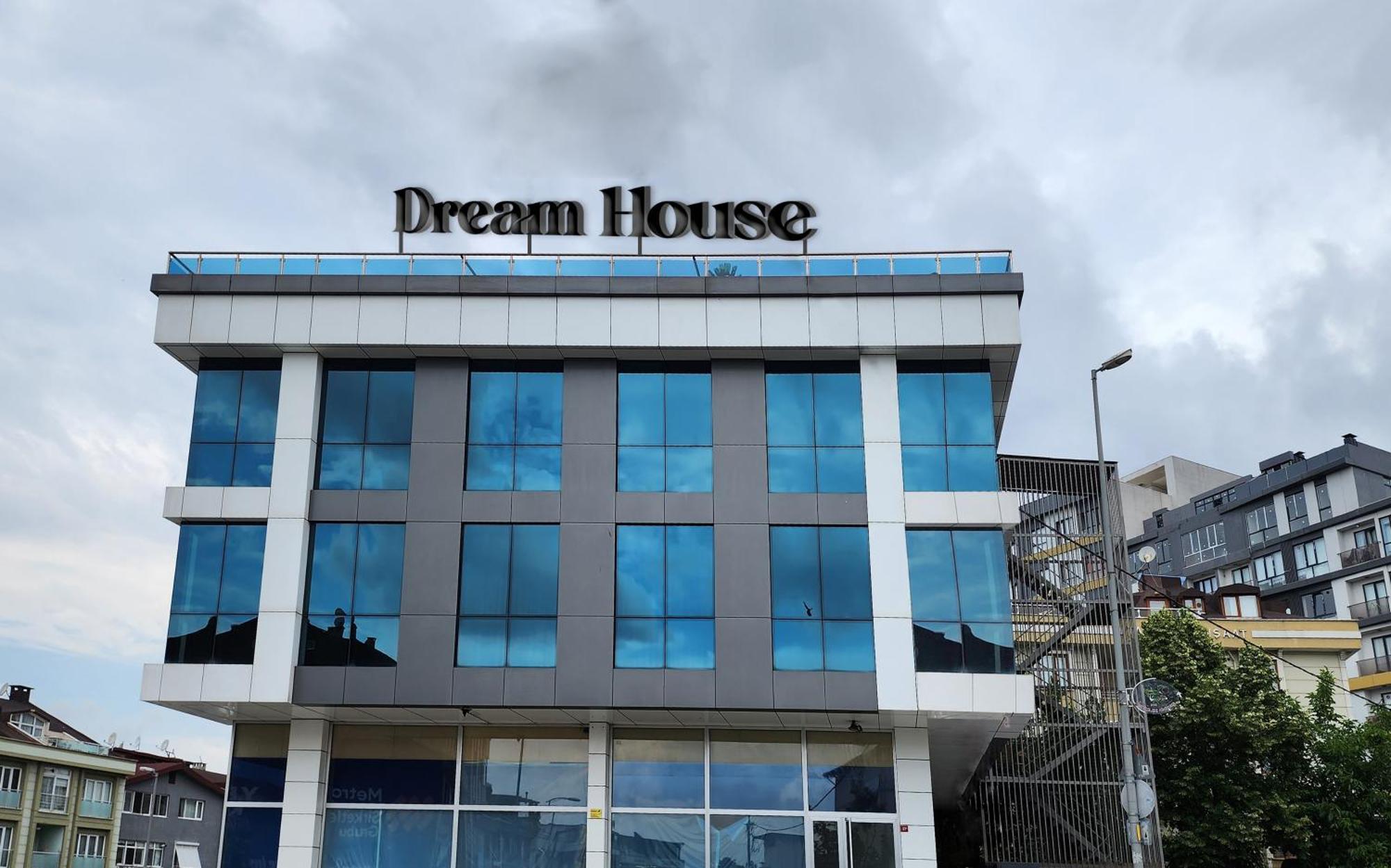 Dream House 22 *